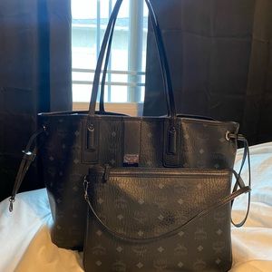 MCM medium Liz Reversible Tote with matching clutch